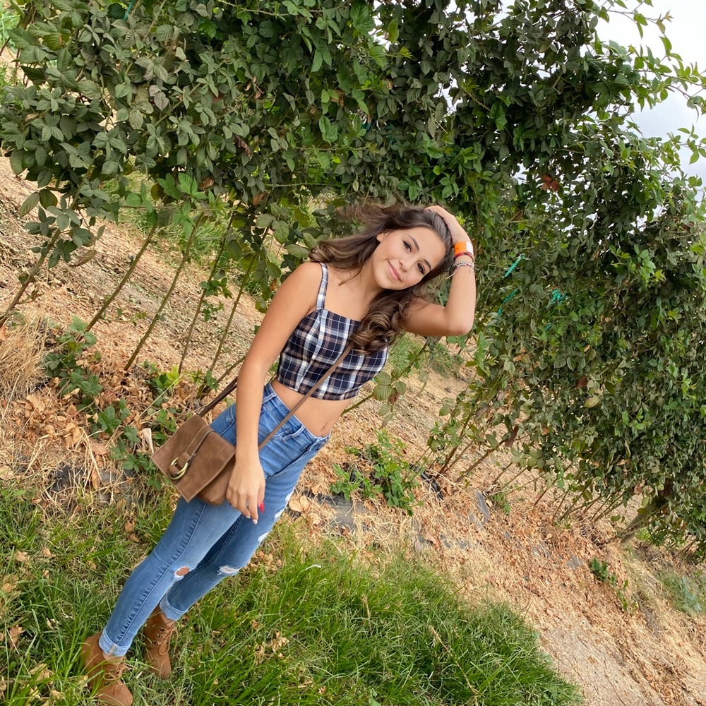 super cute cropped shirt